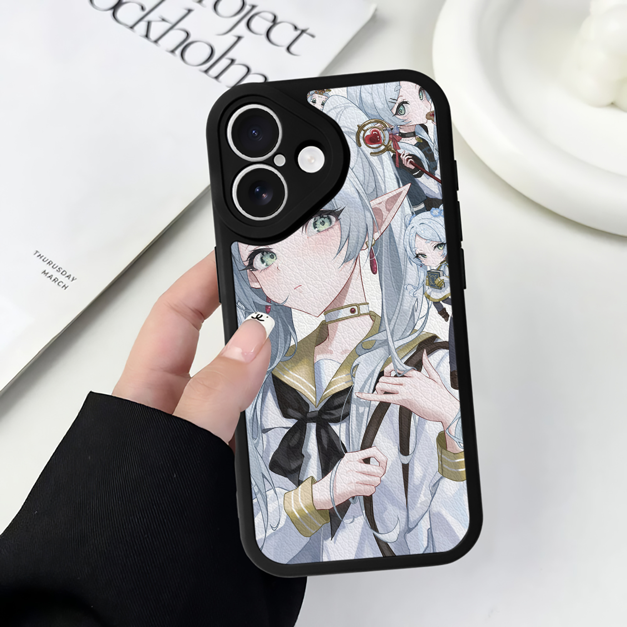 （画像用） 葬送のフリーレン Frieren 【iPhone 16シリーズ対応】シリコンスマホケース（レザー調） 材質：シリコン